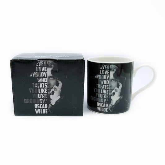 OSCAR WILDE MUG NEVER LOVE BOXED